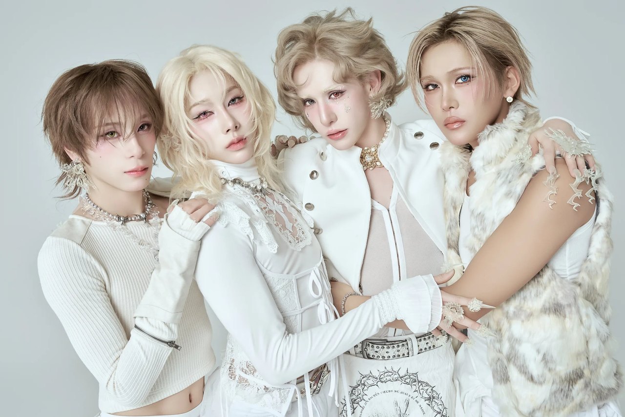XLOV hit new sales peak with mini-album “I,God”