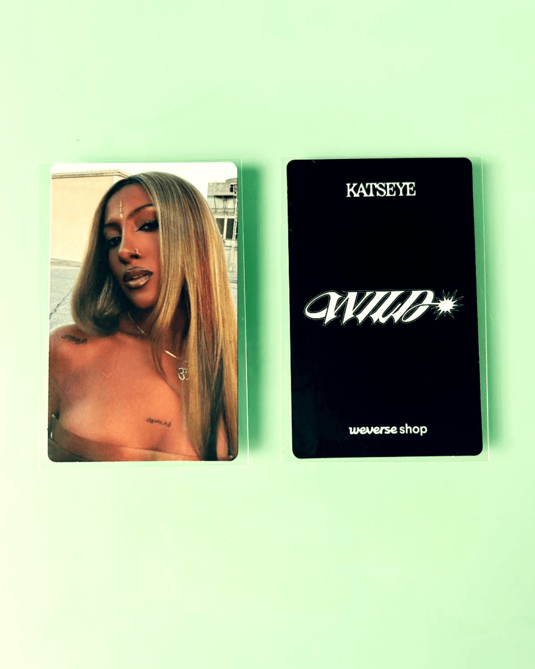 Lara - WILD Weverse Photocard