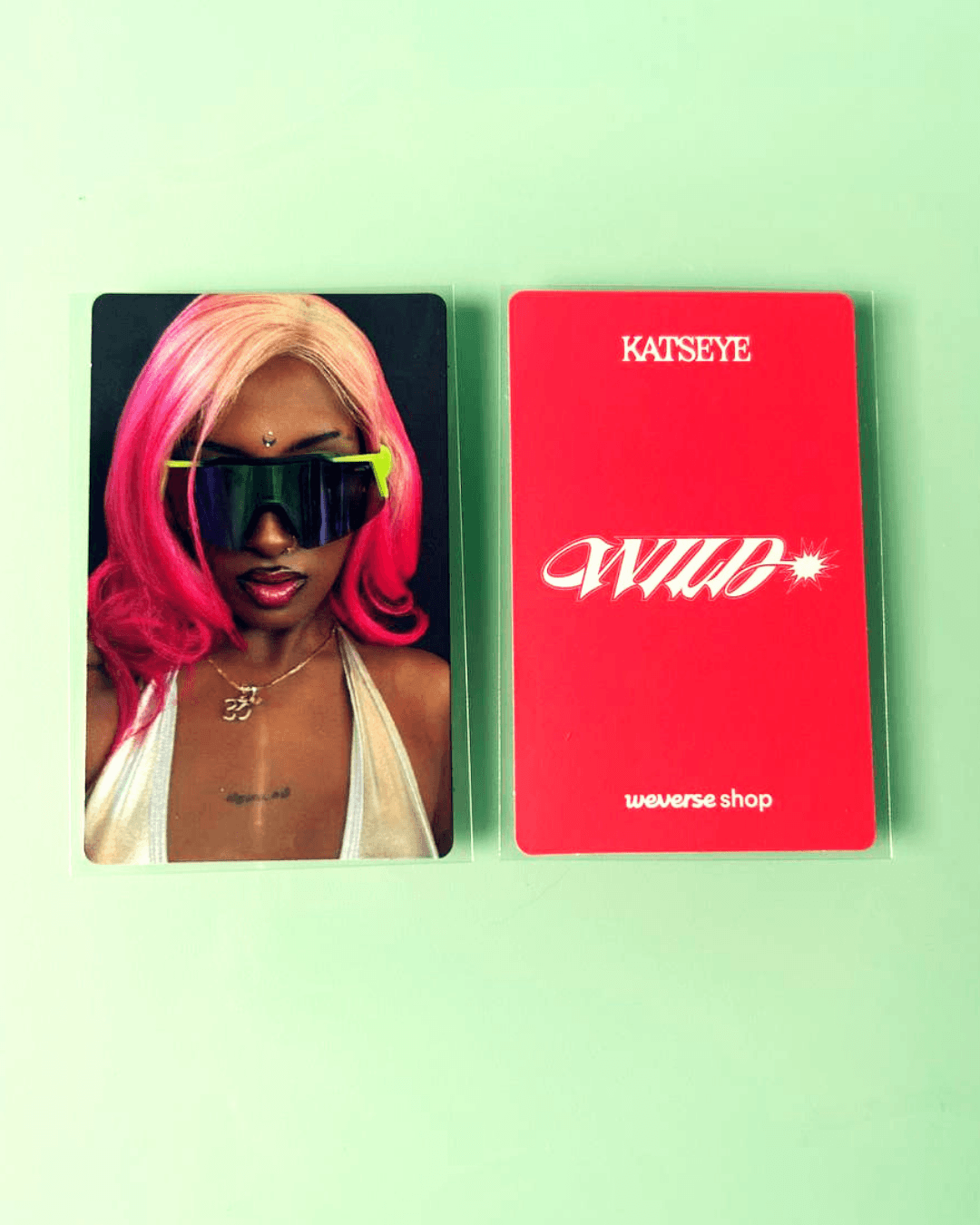 Lara - WILD Weverse Photocard RED