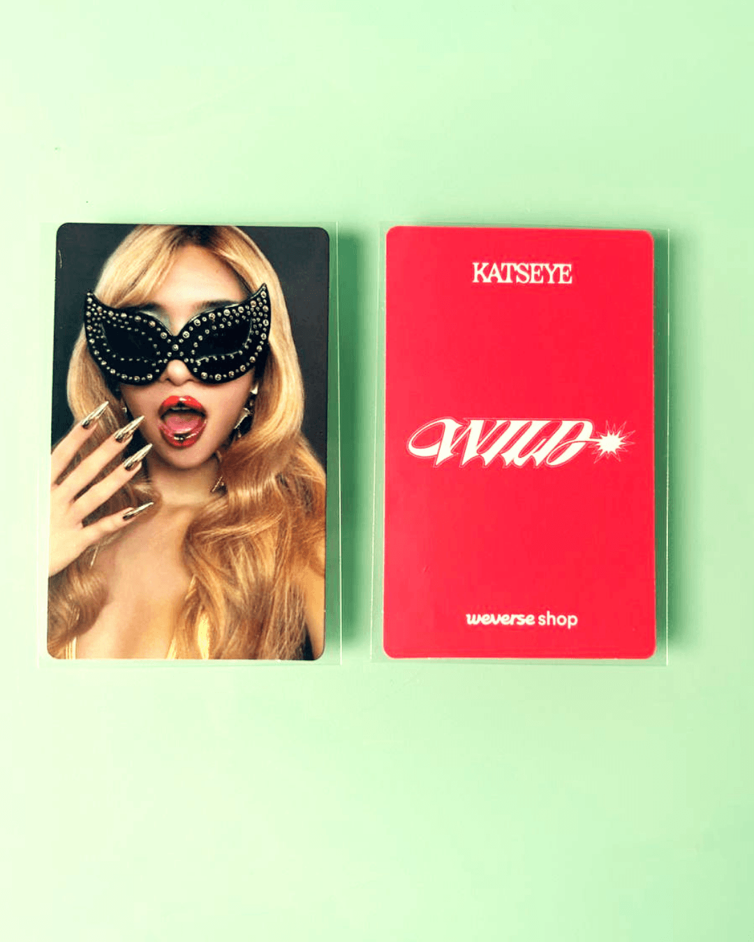 Sophia - WILD Weverse Photocard RED