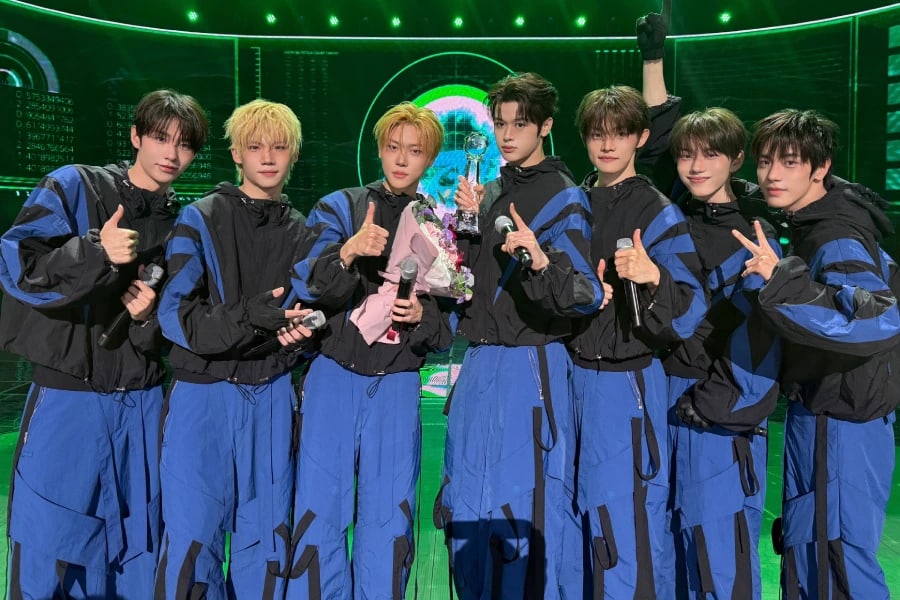 CLOSE YOUR EYES earn first Music Bank win with “Drop That!”