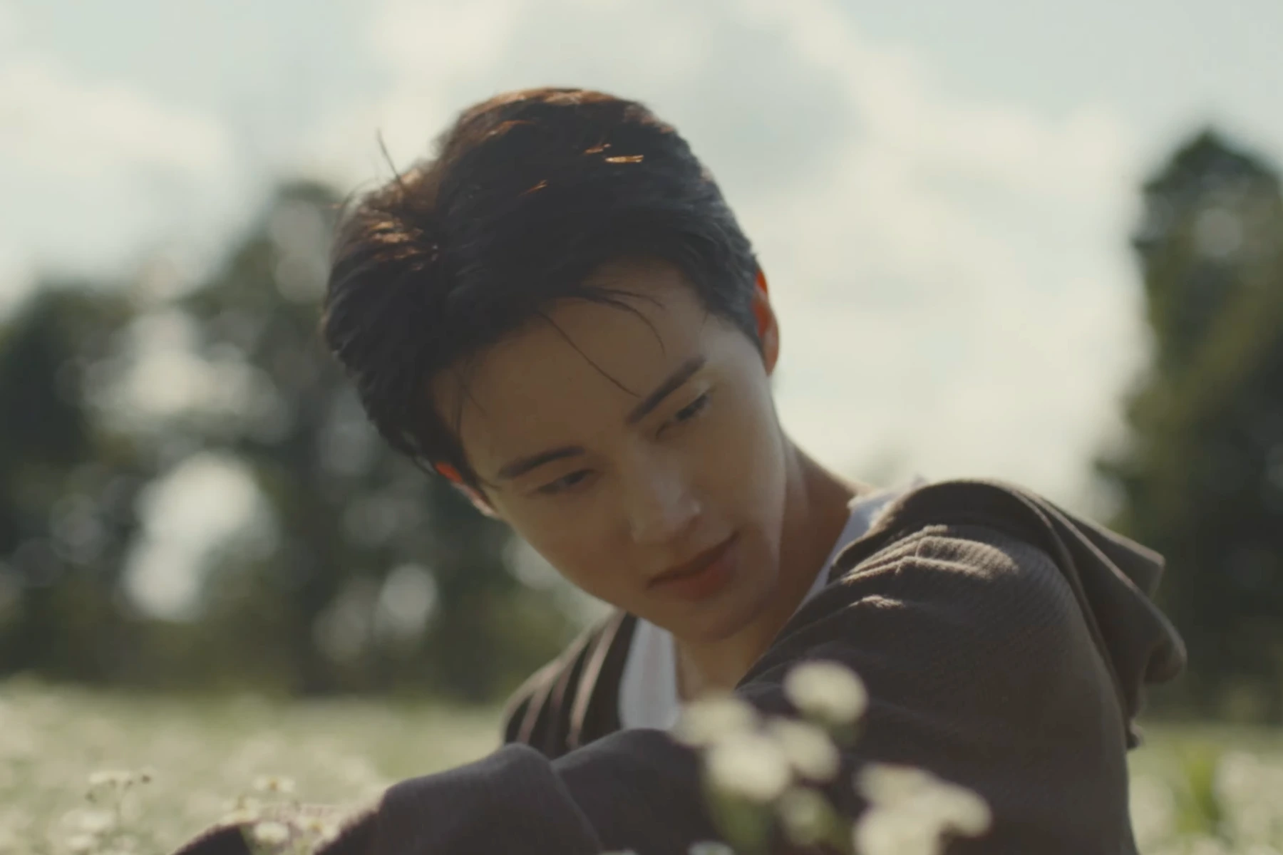 Mark Lee Previews New Solo Single “My Friend”